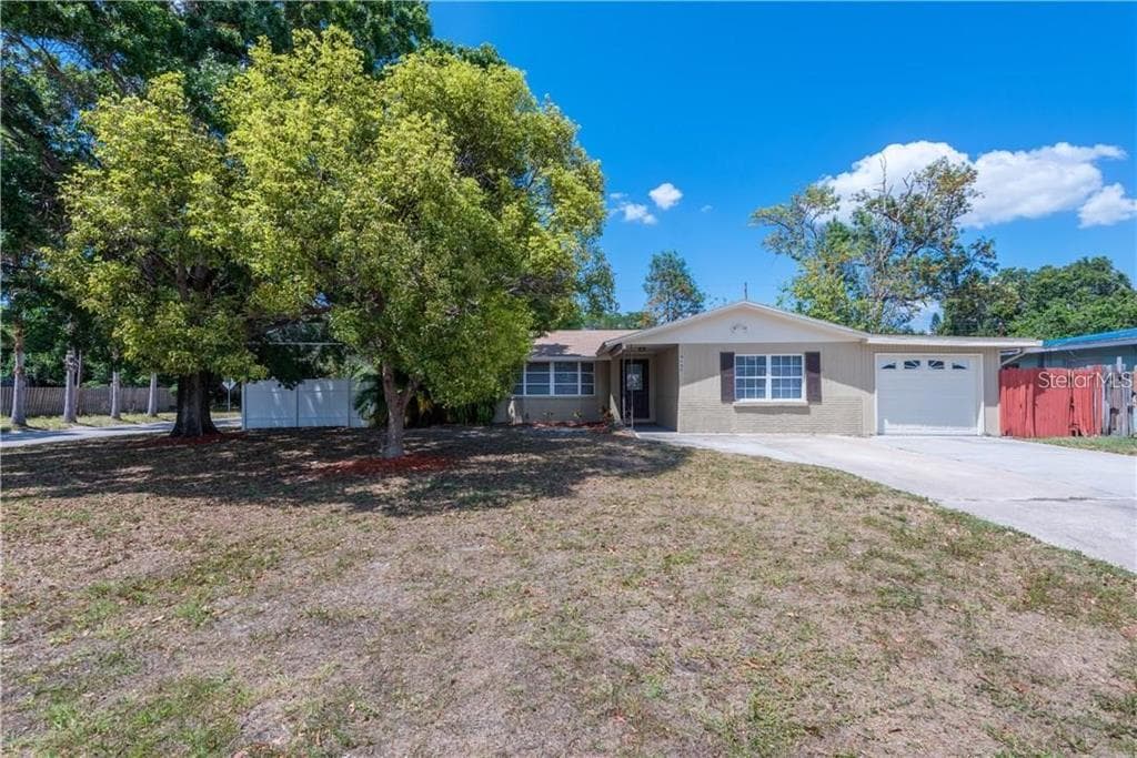8699 MAGNOLIA DRIVE SEMINOLE, FL 33777