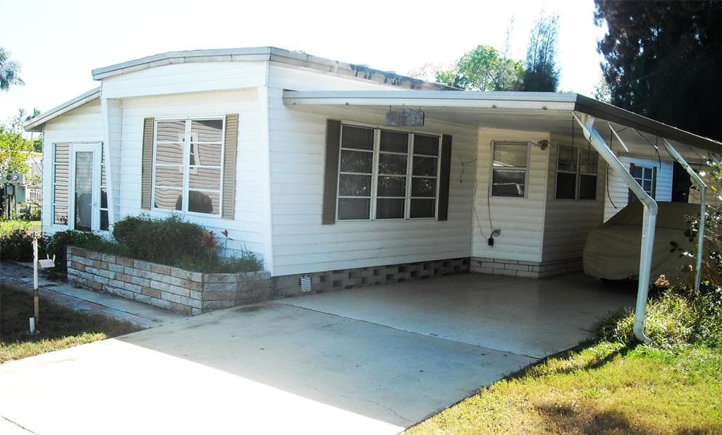 233 LARK DRIVE LARGO, FL 33778