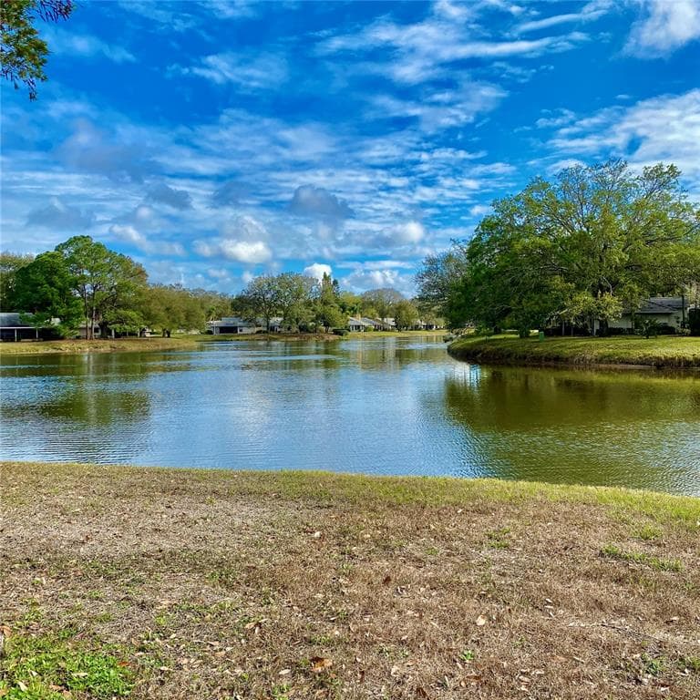 329 PEMBROKE DRIVE VENICE, FL 34293