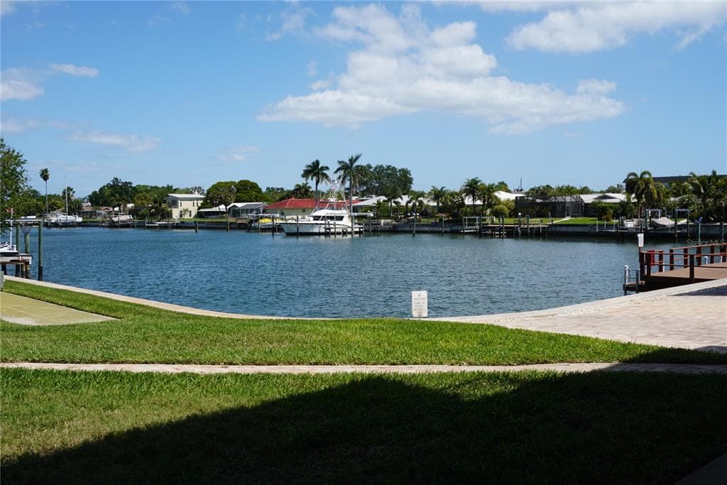 3789 46TH AVENUE S UNIT 104 ST PETERSBURG, FL 33711