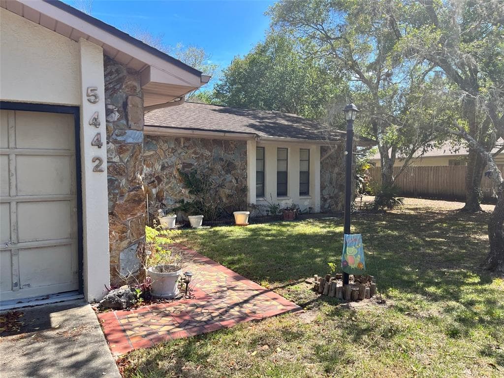 5442 GLOVER DRIVE WEEKI WACHEE, FL 34607