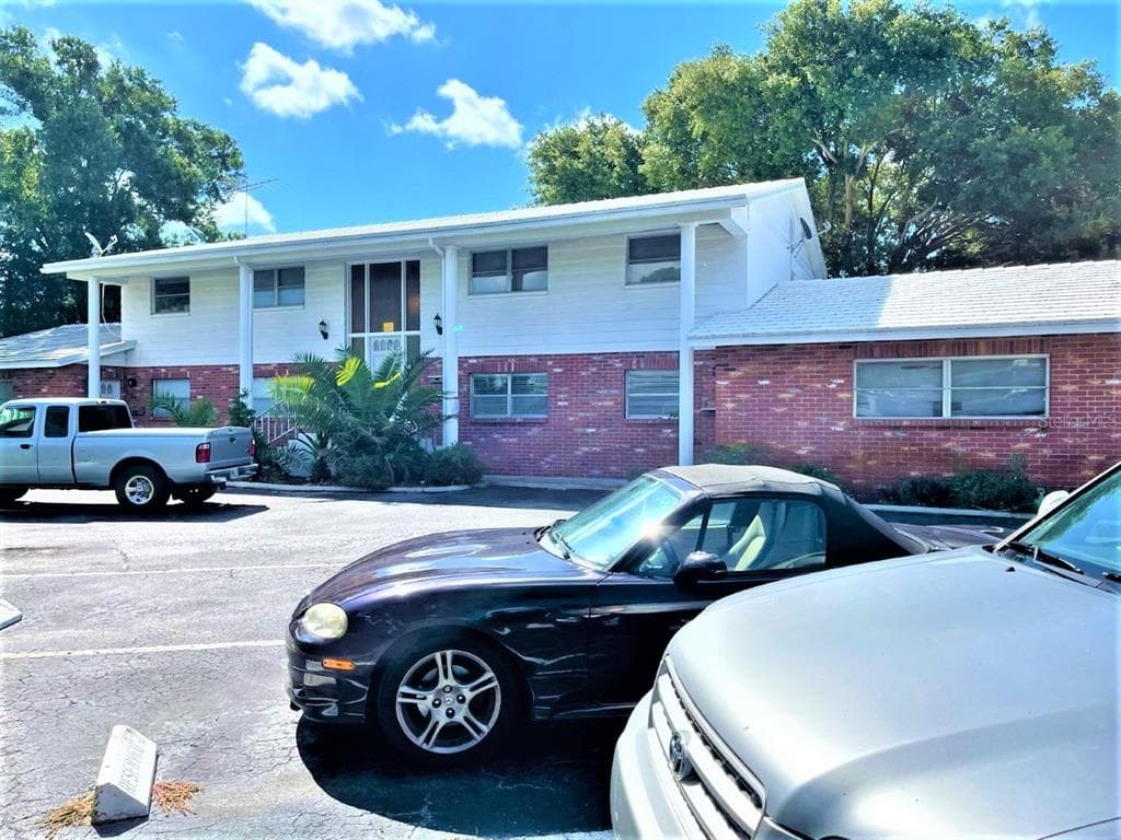 15695 BEDFORD CIRCLE E CLEARWATER, FL 33764