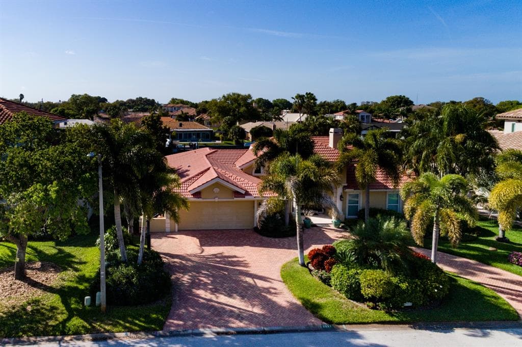 2021 CAROLINA AVENUE NE ST PETERSBURG, FL 33703