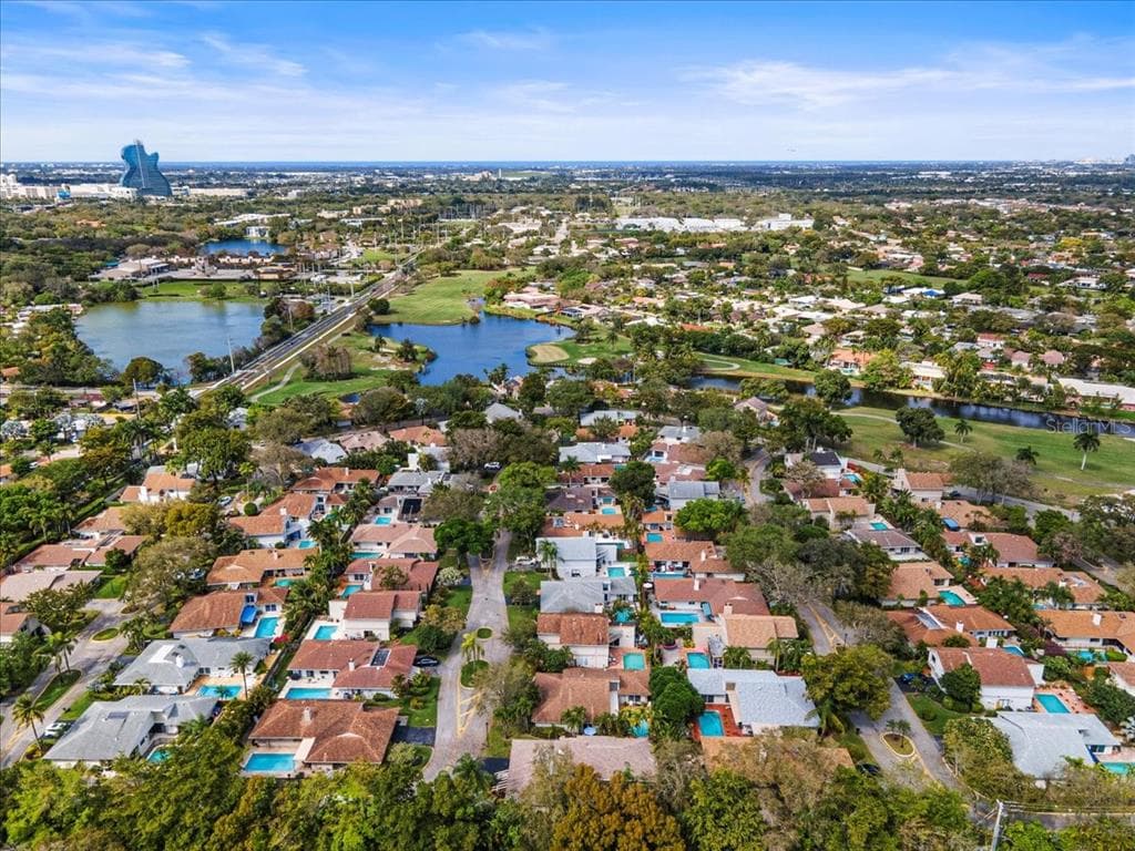 100 KENSINGTON ROAD UNIT 100 HOLLYWOOD, FL 33021
