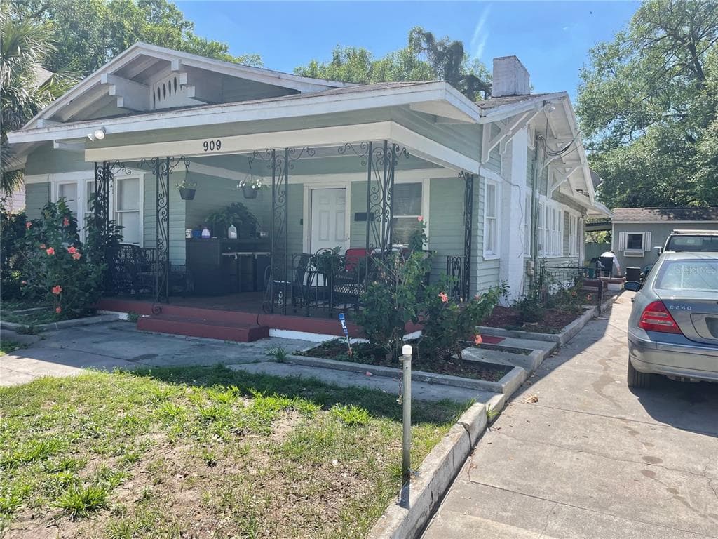 909 E 15TH AVENUE TAMPA, FL 33605
