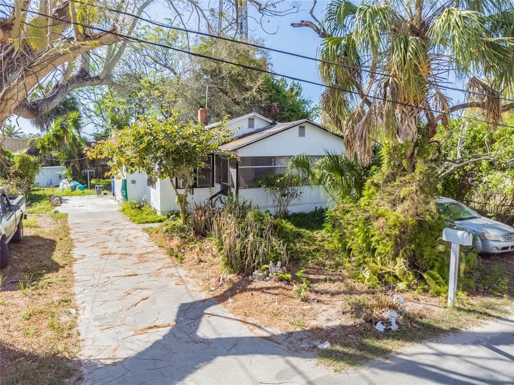 958 HOWARD AVENUE DUNEDIN, FL 34698