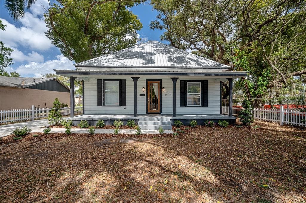 107 W WARREN AVENUE TAMPA, FL 33602