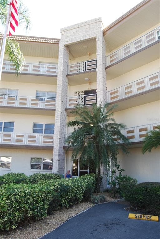 5725 80TH STREET N UNIT 406 ST PETERSBURG, FL 33709