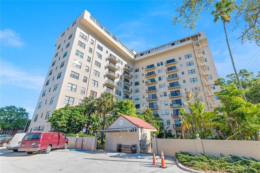 2109 BAYSHORE BOULEVARD UNIT 204 TAMPA, FL 33606
