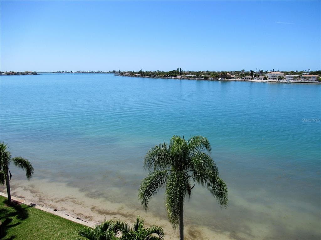 6093 BAHIA DEL MAR CIRCLE UNIT 577 ST PETERSBURG, FL 33715