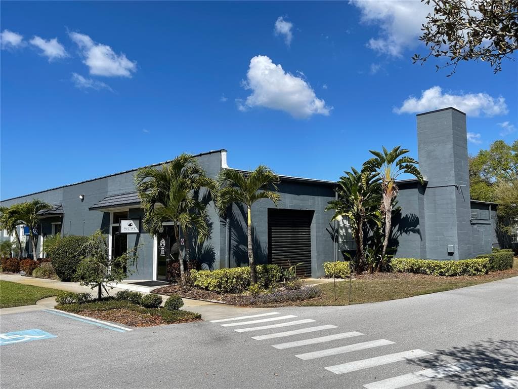 425 E SPRUCE STREET TARPON SPRINGS, FL 34689