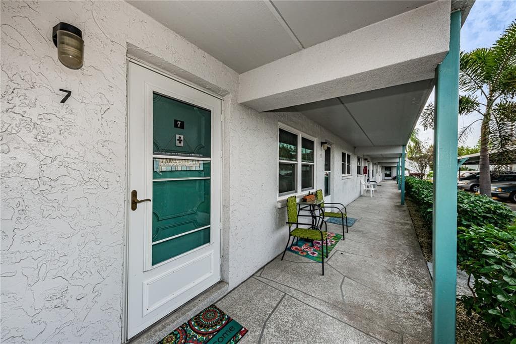 5297 81ST LANE N UNIT 7 ST PETERSBURG, FL 33709