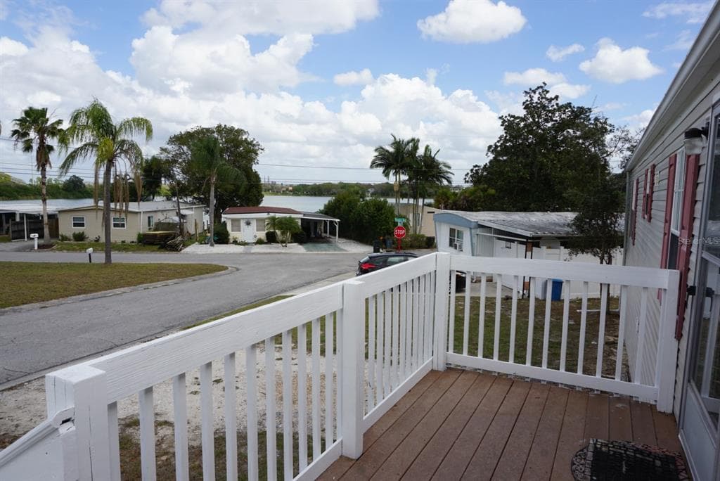 810 SAINT CHARLES DRIVE TARPON SPRINGS, FL 34689
