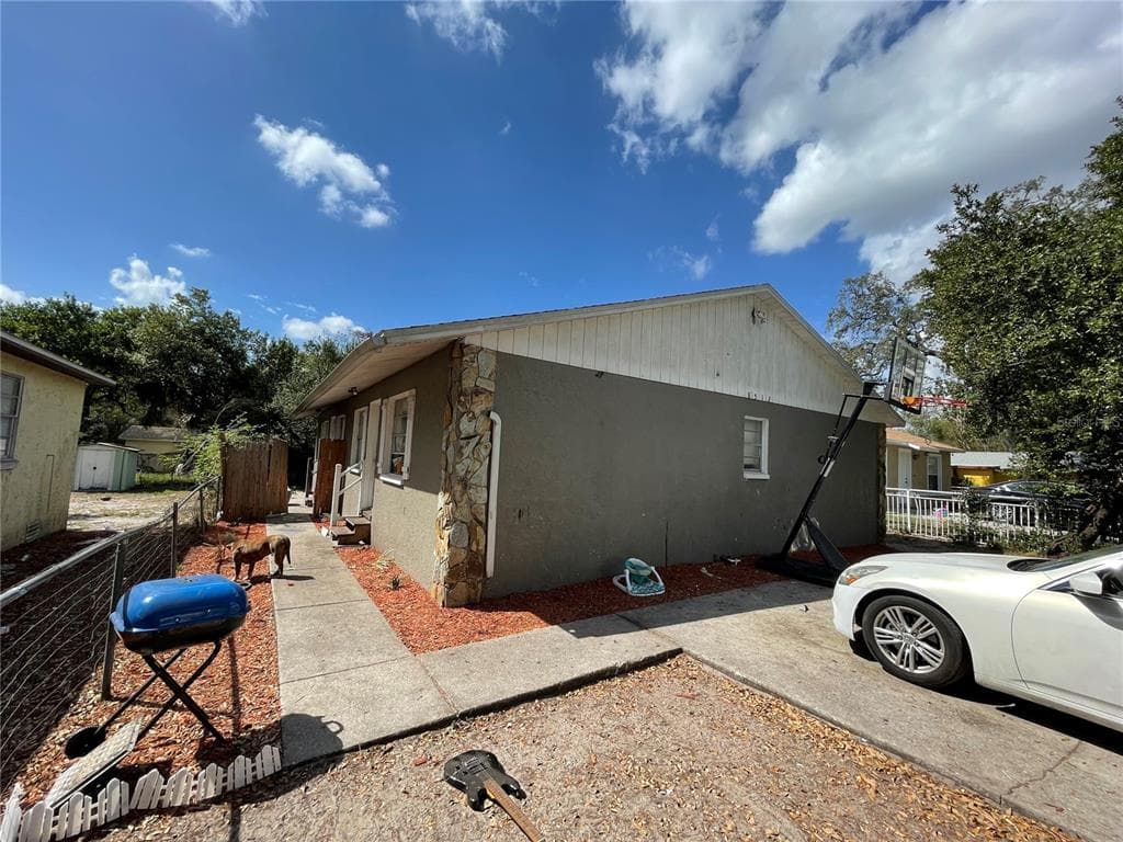 8512 N 11TH STREET TAMPA, FL 33604