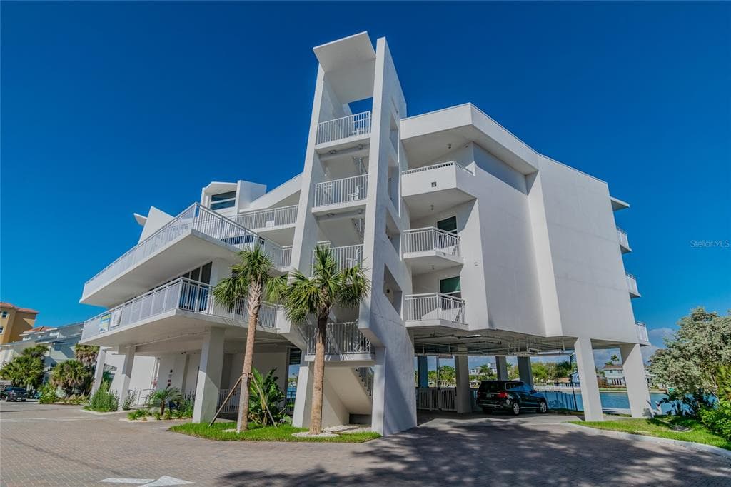 10091 GULF BOULEVARD UNIT 204E TREASURE ISLAND, FL 33706