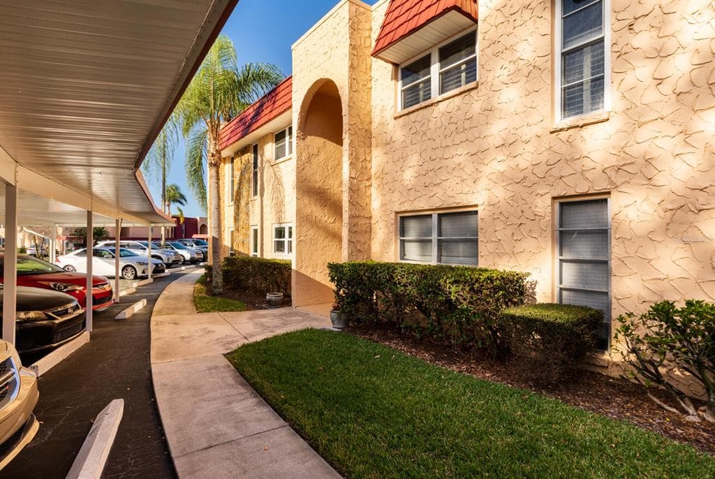 209 CEDARWOOD CIRCLE UNIT 209 SEMINOLE, FL 33777