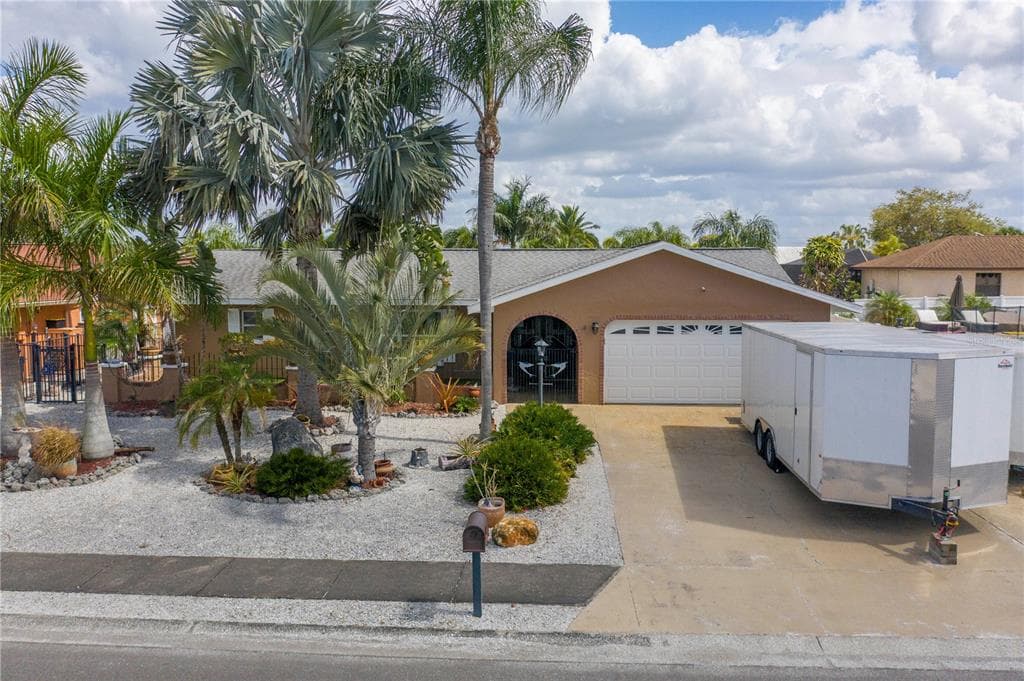 6503 SENEGAL PALM WAY APOLLO BEACH, FL 33572