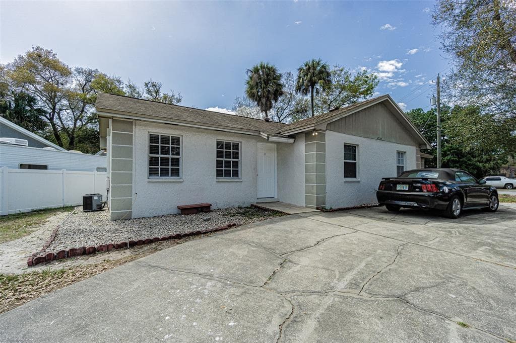 4220 N MANHATTAN AVENUE TAMPA, FL 33614