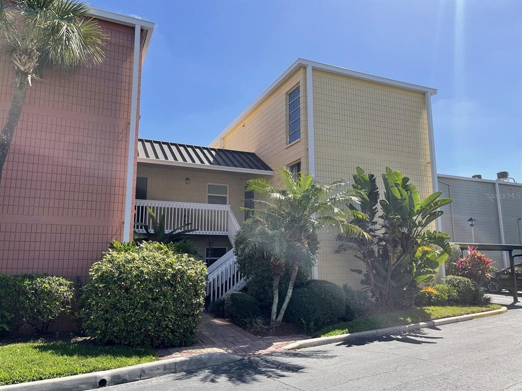 2424 W TAMPA BAY BOULEVARD UNIT B201 TAMPA, FL 33607