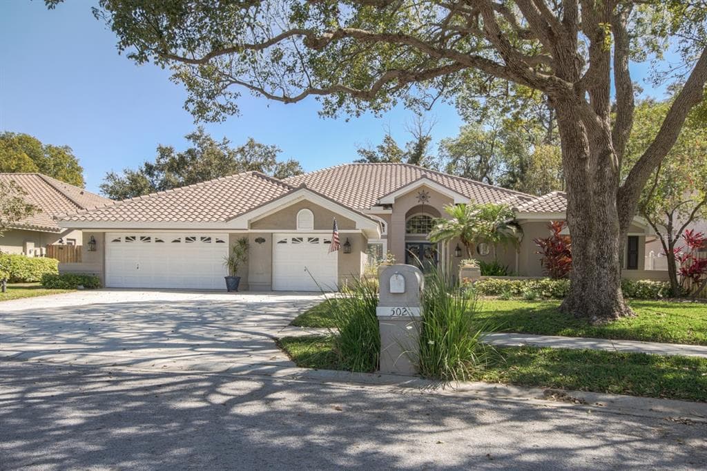 502 OLD OAK CIRCLE