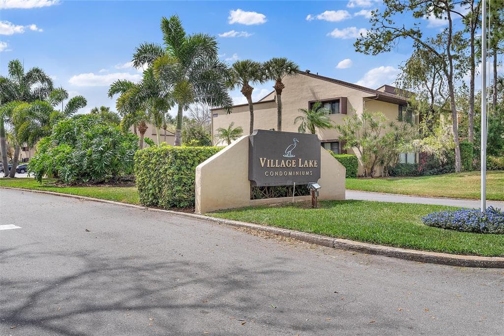 850 VILLAGE LAKE TERRACE N UNIT 205 ST PETERSBURG, FL 33716