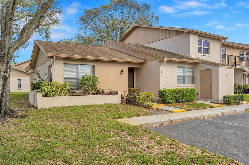 1122 BOWSPRIT LANE UNIT 1107 HOLIDAY, FL 34691