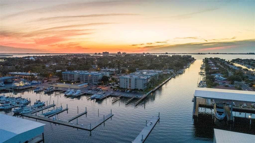 4900 38TH WAY S UNIT 301 ST PETERSBURG, FL 33711