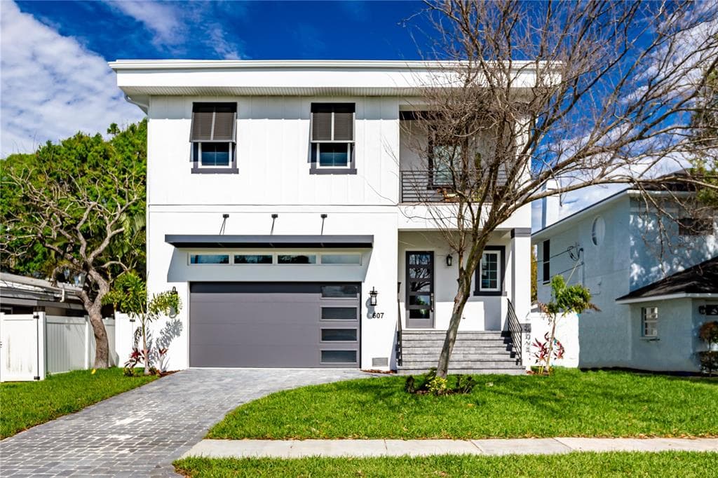 3900 GREENWOOD DRIVE TAMPA, FL 33611