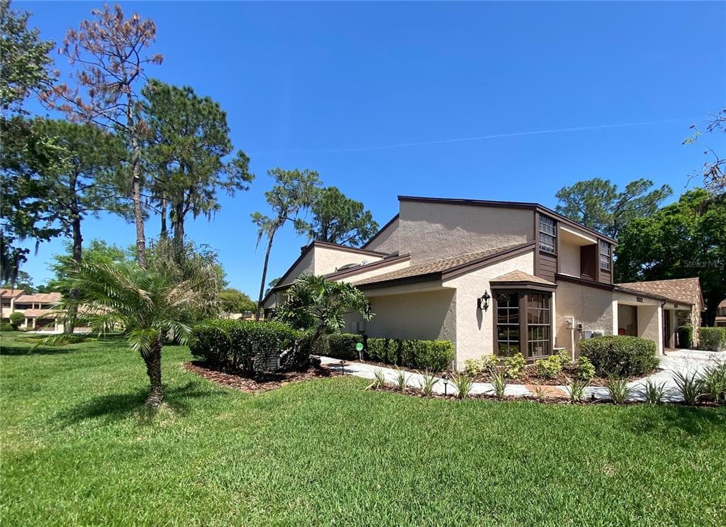 2322 S FAIRWAY DRIVE PLANT CITY, FL 33566