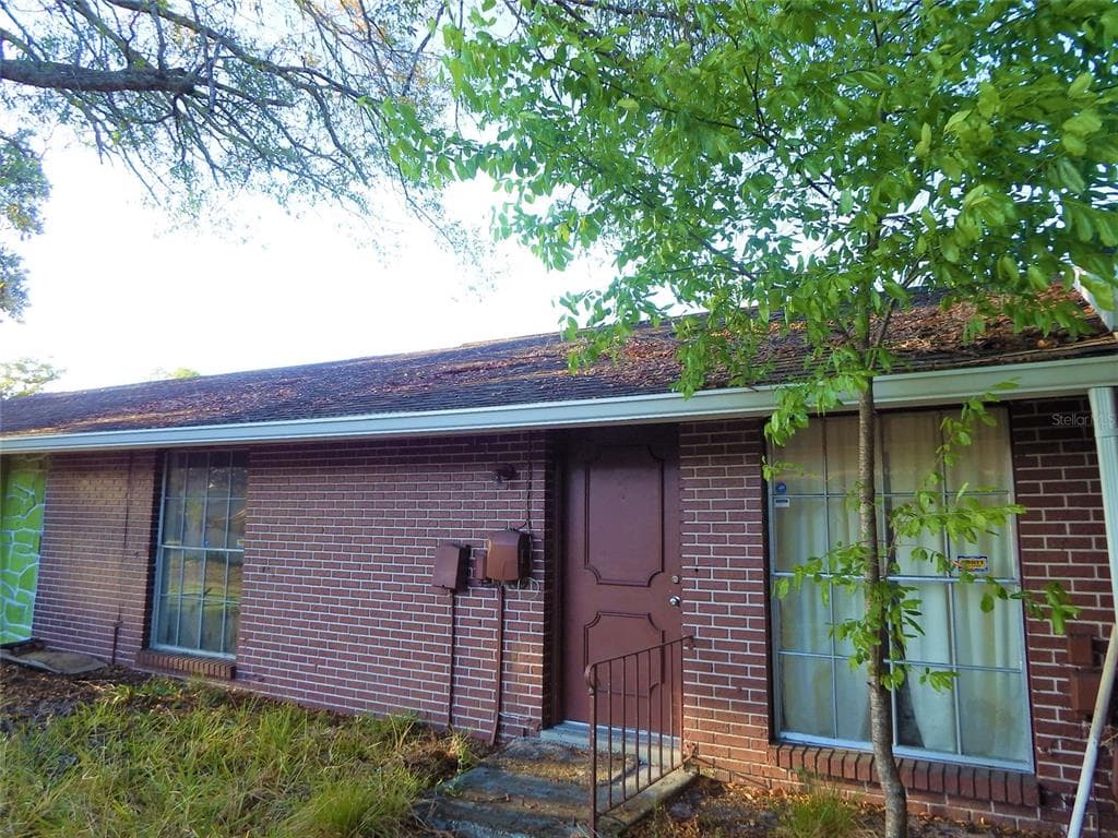 8206 GLENMOOR COURT
