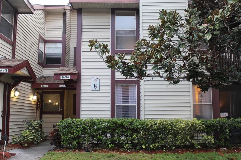 1694 HAMPTON LANE UNIT 805 PALM HARBOR, FL 34683