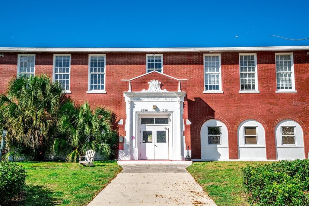 1090 10TH STREET N UNIT 1 ST PETERSBURG, FL 33705