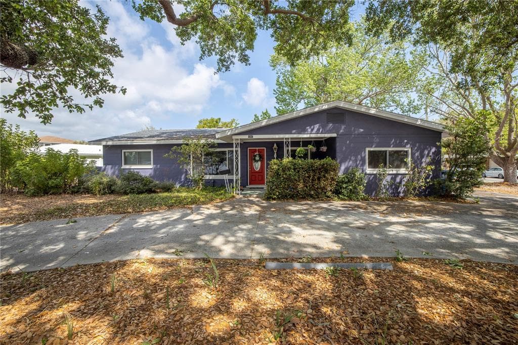 1047 37TH AVENUE NE ST PETERSBURG, FL 33704