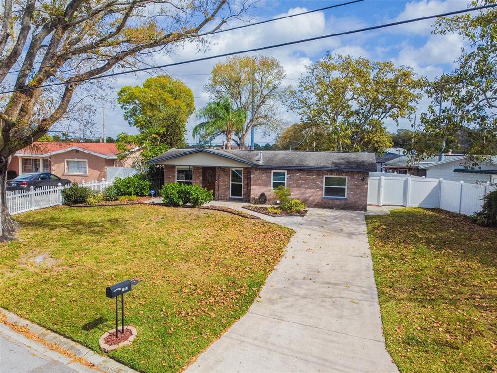 7901 N WOODLYNNE AVENUE TAMPA, FL 33614