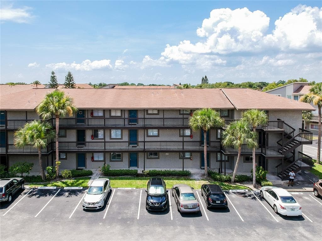 6312 NEWTOWN CIRCLE UNIT 12C2 TAMPA, FL 33615