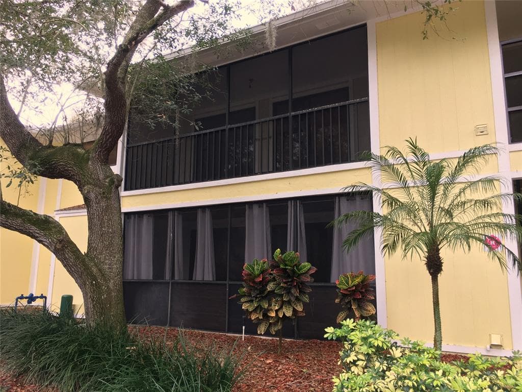 3295 FOX CHASE CIRCLE N UNIT 105 PALM HARBOR, FL 34683