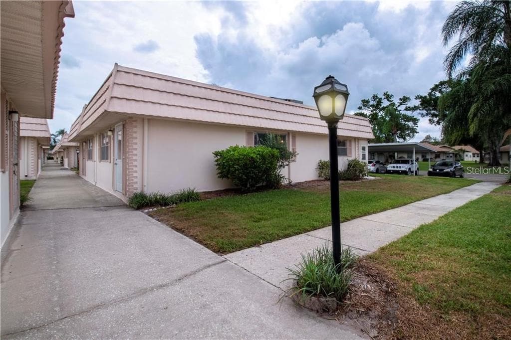 1811 BEDFORD LANE UNIT 156 SUN CITY CENTER, FL 33573