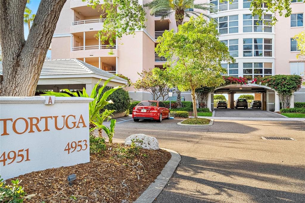 4953 BACOPA LANE S UNIT 604 ST PETERSBURG, FL 33715