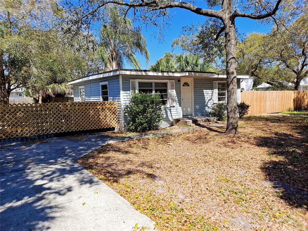 817 OHIO AVENUE PALM HARBOR, FL 34683