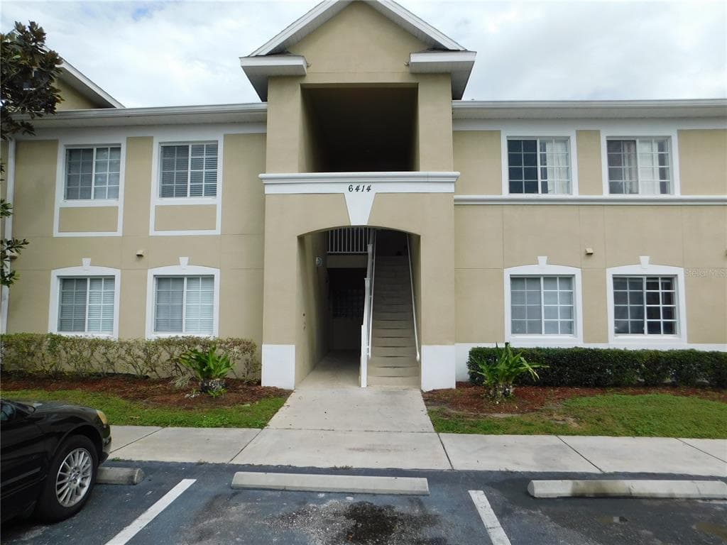 6414 HOLLYDALE PLACE UNIT 101 RIVERVIEW, FL 33578