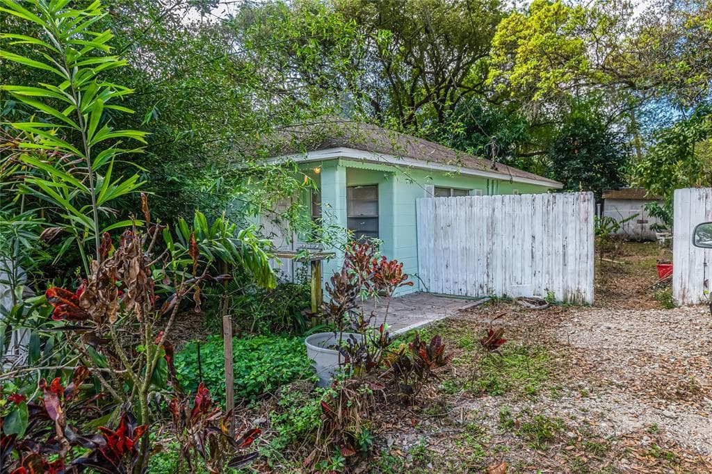 1719 E MAPLE AVENUE TAMPA, FL 33604