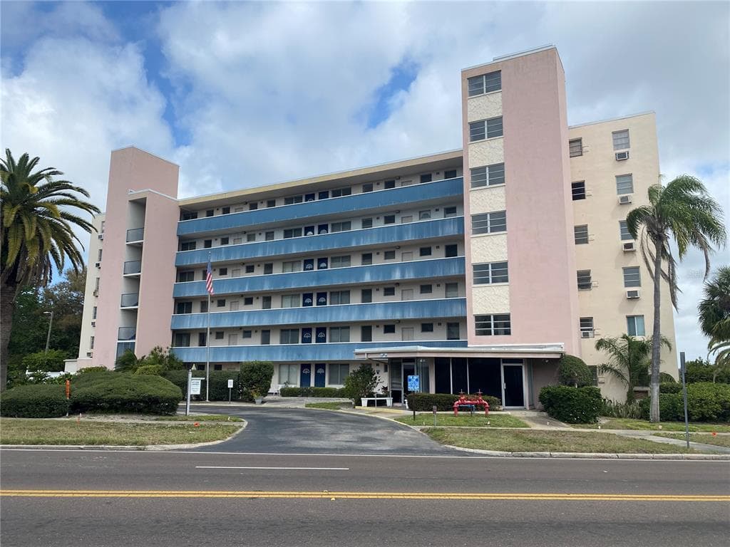 200 N BETTY LANE UNIT 3E CLEARWATER, FL 33755