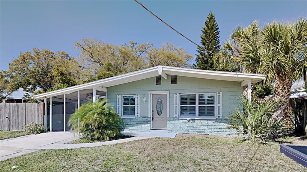 4521 W ROGERS AVENUE TAMPA, FL 33611