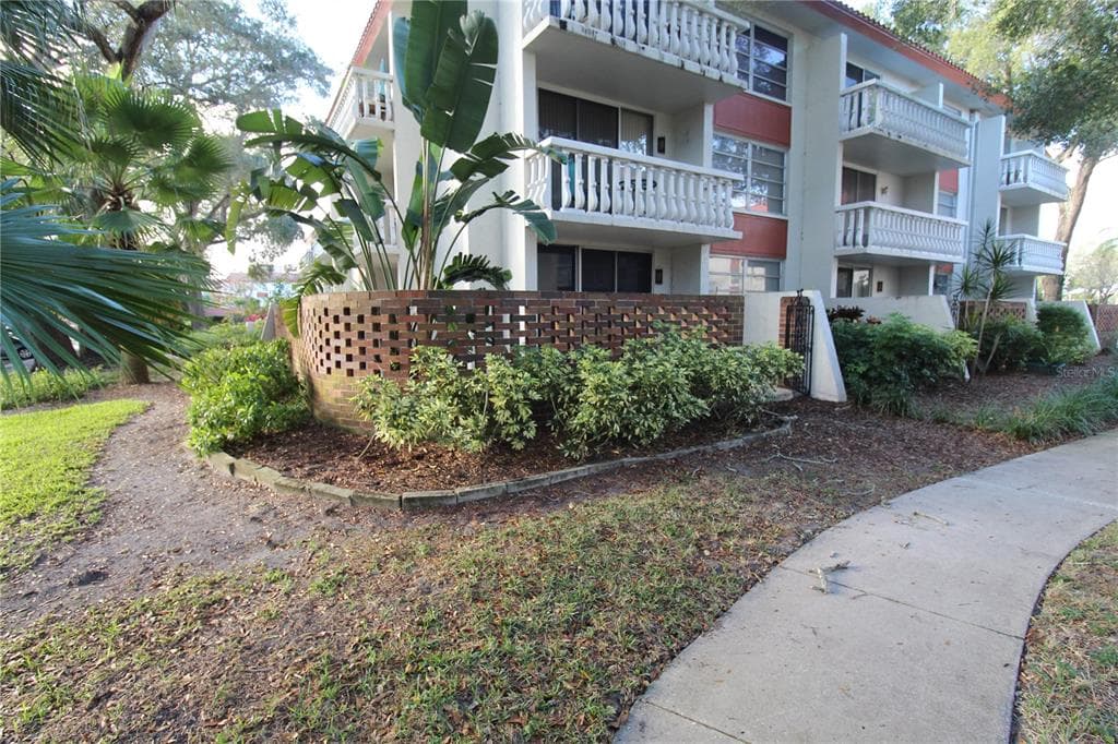1001 PEARCE DRIVE UNIT 104 CLEARWATER, FL 33764