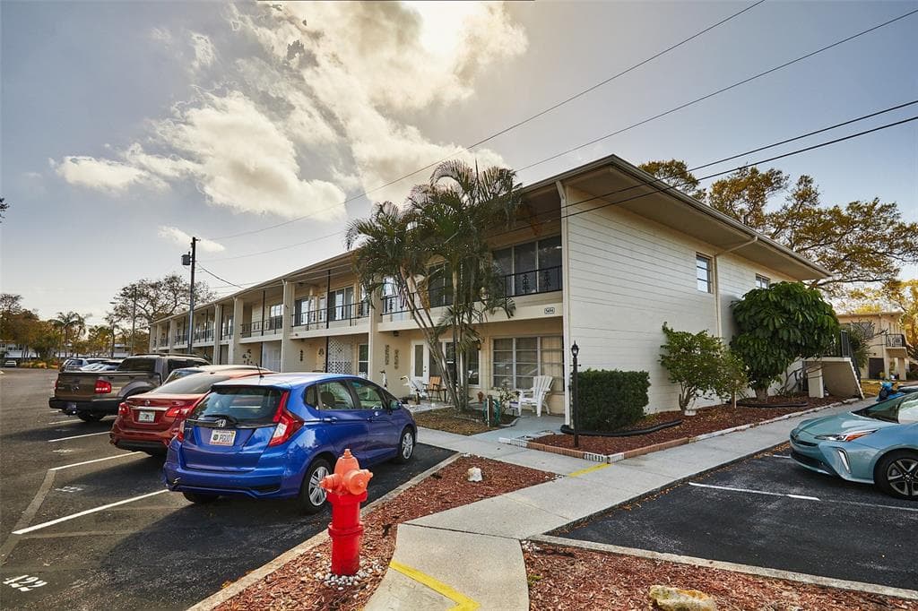 5694 40TH TERRACE N UNIT 423 KENNETH CITY, FL 33709