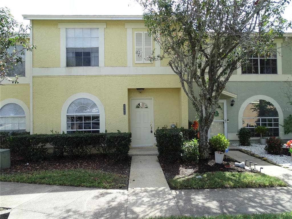1540 CHATEAUX DE VILLE COURT CLEARWATER, FL 33764