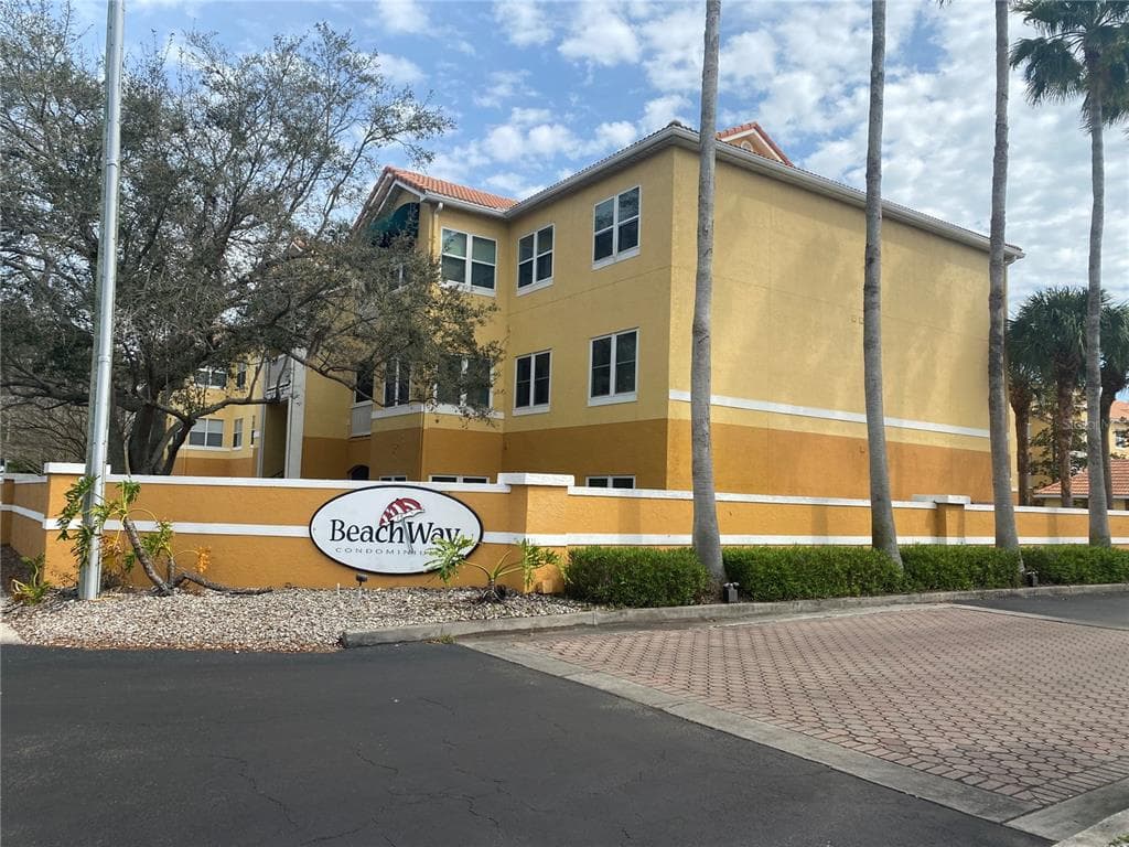 10764 70TH AVENUE UNIT 1106 SEMINOLE, FL 33772