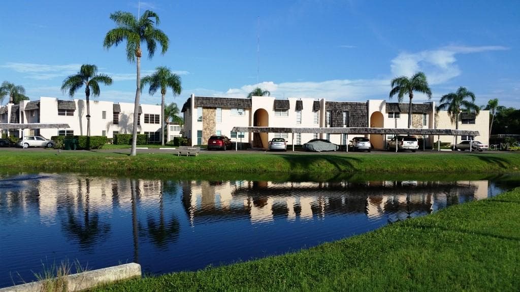 214 ASPEN CIRCLE UNIT 214 SEMINOLE, FL 33777