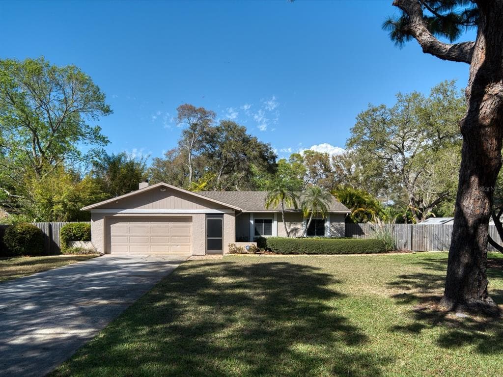 2136 LONG BOW LANE CLEARWATER, FL 33764