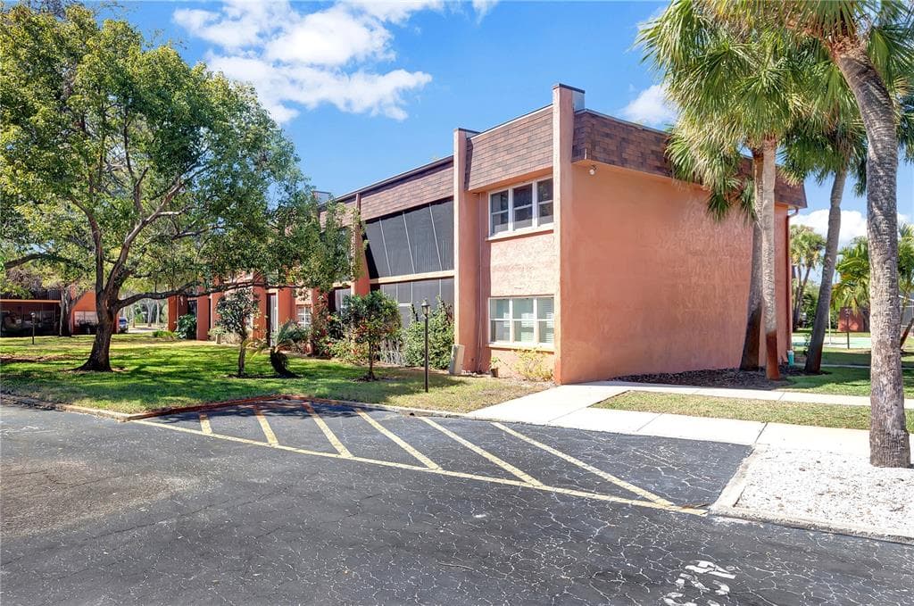 4805 ALT 19 UNIT 312 PALM HARBOR, FL 34683